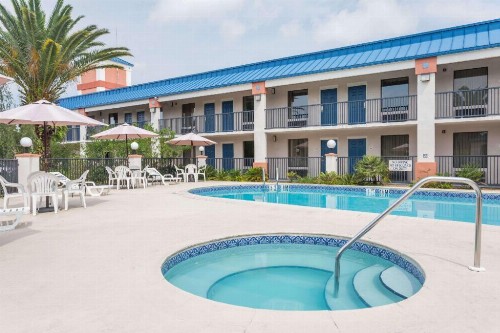 Days Inn by Wyndham Chiefland - image 6