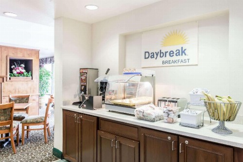 Days Inn by Wyndham Chiefland - image 7