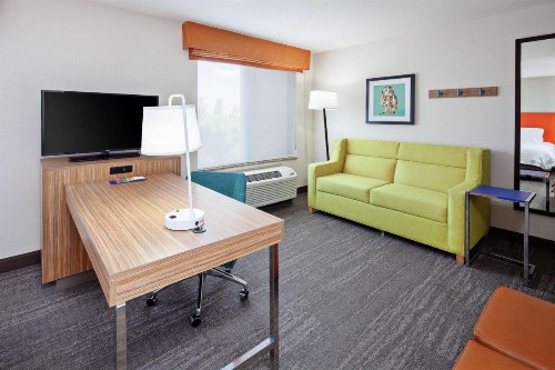 Hampton Inn & Suites Chino Hills - image 15