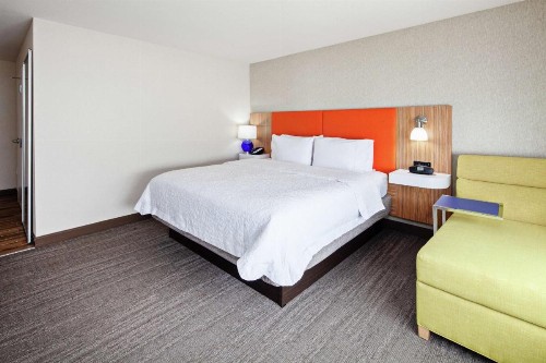 Hampton Inn & Suites Chino Hills - image 19