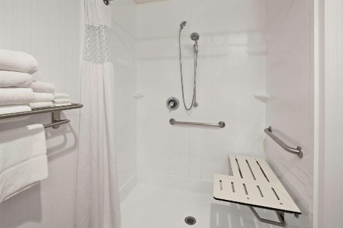 Hampton Inn & Suites Chino Hills - image 3