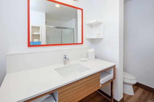 Hampton Inn & Suites Chino Hills - image 4