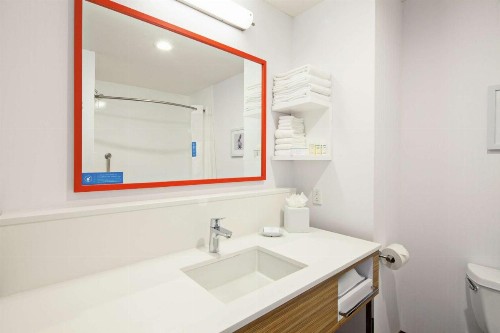 Hampton Inn & Suites Chino Hills - image 7