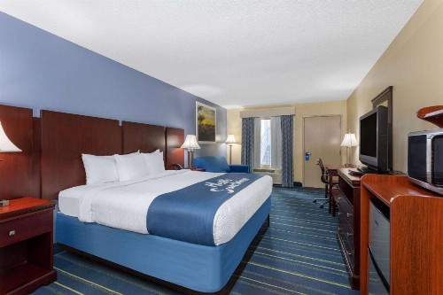 Days Inn by Wyndham Chipley - image 18