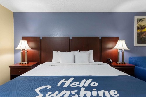 Days Inn by Wyndham Chipley - image 19