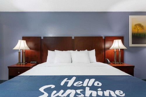 Days Inn by Wyndham Chipley - image 23