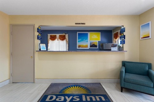 Days Inn by Wyndham Chipley - image 28