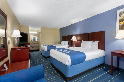 Days Inn by Wyndham Chipley - image 30