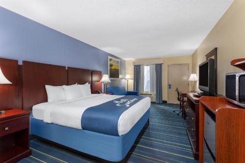 Days Inn by Wyndham Chipley - image 31