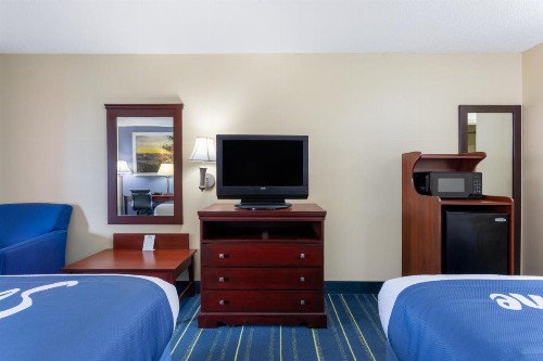Days Inn by Wyndham Chipley - image 32