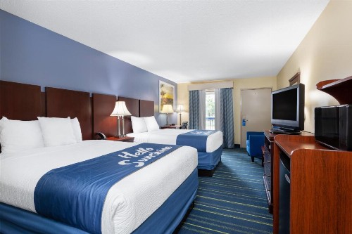 Days Inn by Wyndham Chipley - image 41