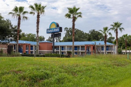 Days Inn by Wyndham Chipley - image 43
