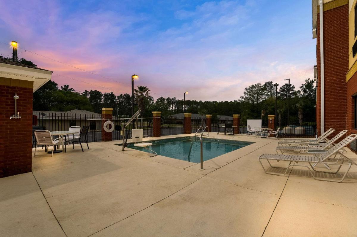 Comfort Inn & Suites Chipley I-10 - image 6