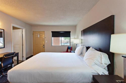 Days Inn by Wyndham Chowchilla Gateway to Yosemite - image 17