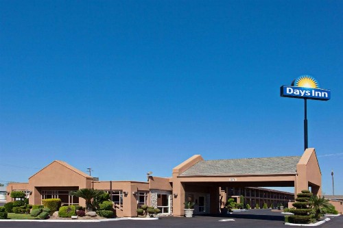 Days Inn by Wyndham Chowchilla Gateway to Yosemite - image 8