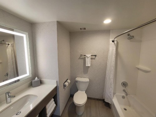 Holiday Inn Express San Diego South - Chula Vista an IHG Hotel - image 13