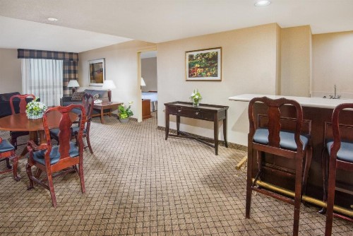 Holiday Inn Cincinnati-Eastgate an IHG Hotel - image 16