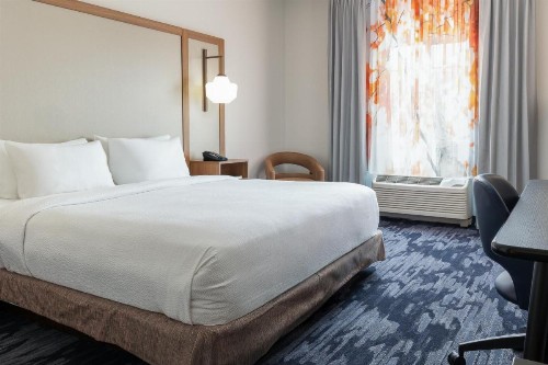 Fairfield Inn and Suites by Marriott Cincinnati Eastgate - image 10