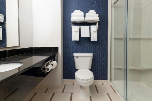 Fairfield Inn and Suites by Marriott Cincinnati Eastgate - image 4