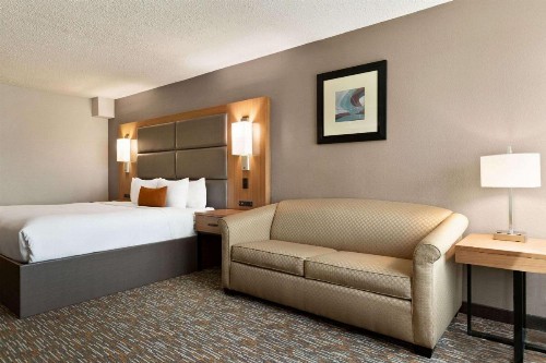 Wingate by Wyndham Cincinnati Blue Ash - image 14