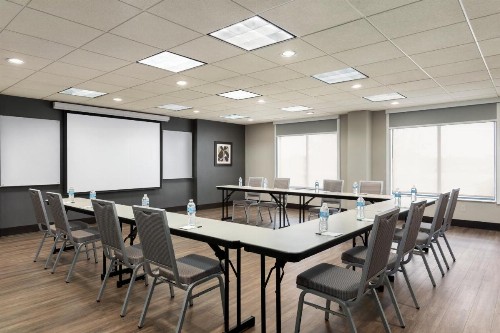 Wingate by Wyndham Cincinnati Blue Ash - image 17