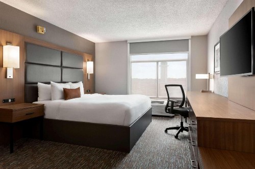 Wingate by Wyndham Cincinnati Blue Ash - image 19