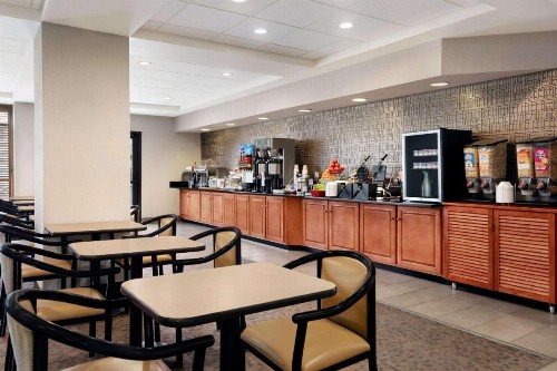 Wingate by Wyndham Cincinnati Blue Ash - image 20