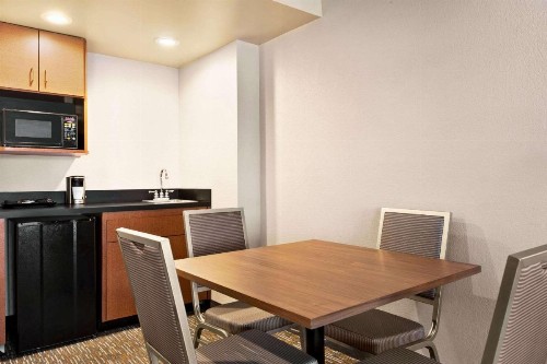 Wingate by Wyndham Cincinnati Blue Ash - image 21