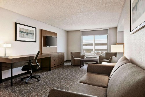 Wingate by Wyndham Cincinnati Blue Ash - image 26