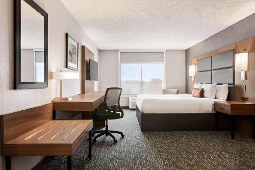 Wingate by Wyndham Cincinnati Blue Ash - image 27