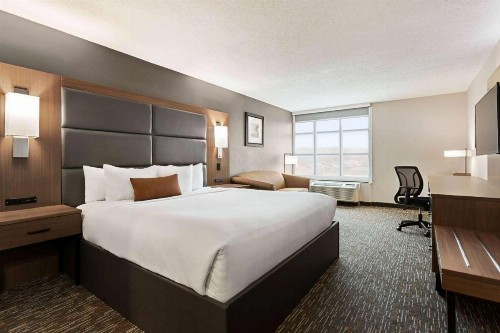 Wingate by Wyndham Cincinnati Blue Ash - image 6