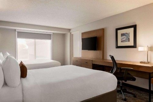 Wingate by Wyndham Cincinnati Blue Ash - image 7