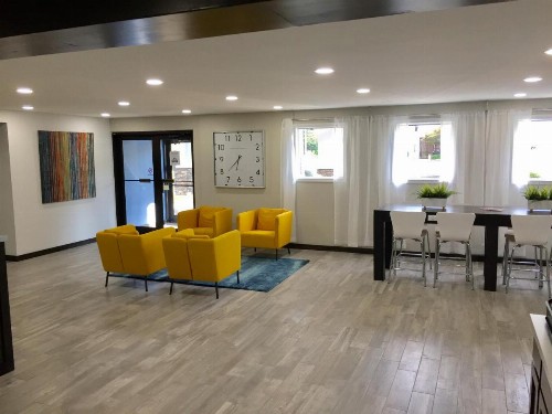 Days Inn & Suites by Wyndham Cincinnati North - image 3
