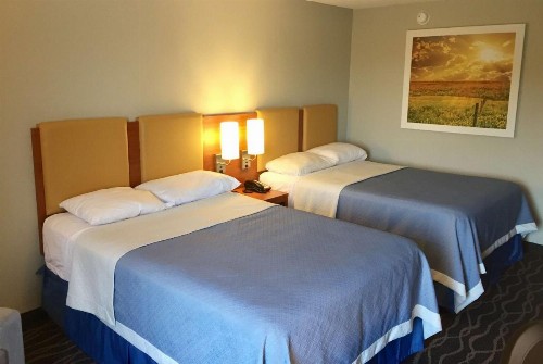 Days Inn & Suites by Wyndham Cincinnati North - image 9