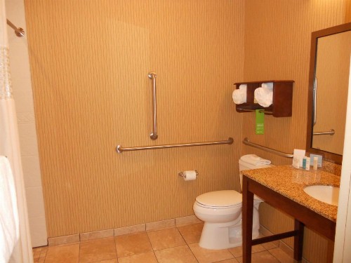 Hampton Inn & Suites Cincinnati / Uptown - University Area - image 24