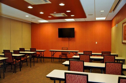 Hampton Inn & Suites Cincinnati / Uptown - University Area - image 33
