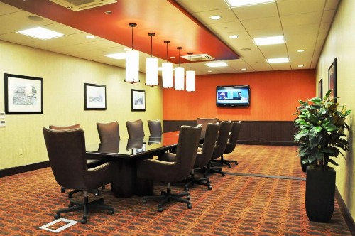 Hampton Inn & Suites Cincinnati / Uptown - University Area - image 36