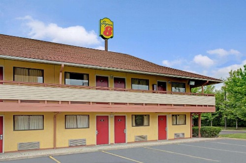 Super 8 by Wyndham Cincinnati OH - image 1
