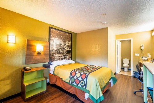 Super 8 by Wyndham Cincinnati OH - image 12
