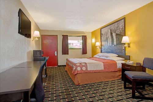 Super 8 by Wyndham Cincinnati OH - image 13