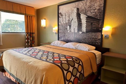 Super 8 by Wyndham Cincinnati OH - image 15