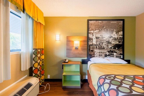 Super 8 by Wyndham Cincinnati OH - image 16