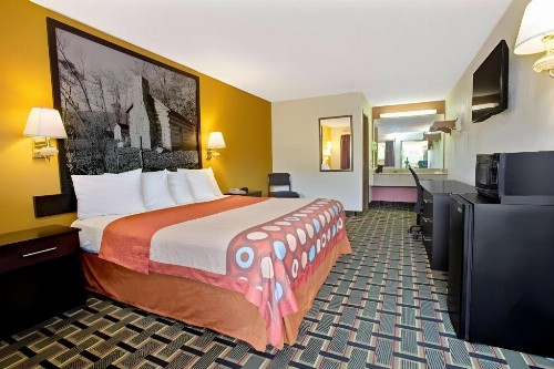 Super 8 by Wyndham Cincinnati OH - image 17
