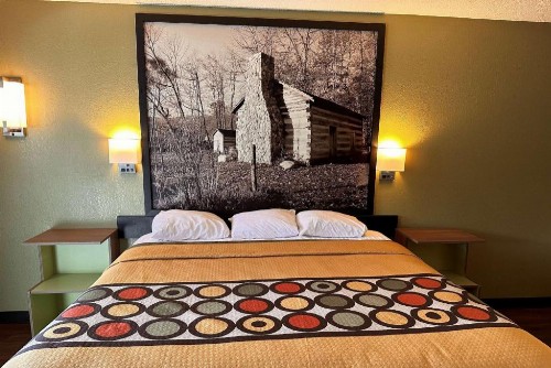 Super 8 by Wyndham Cincinnati OH - image 20