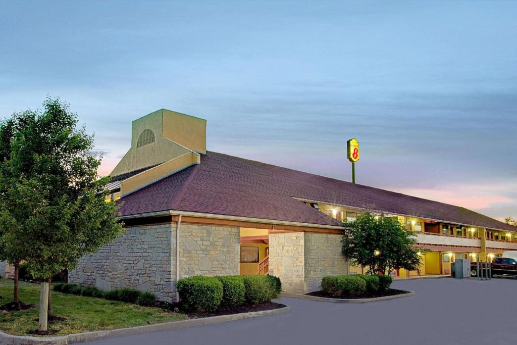 Super 8 by Wyndham Cincinnati OH - image 6