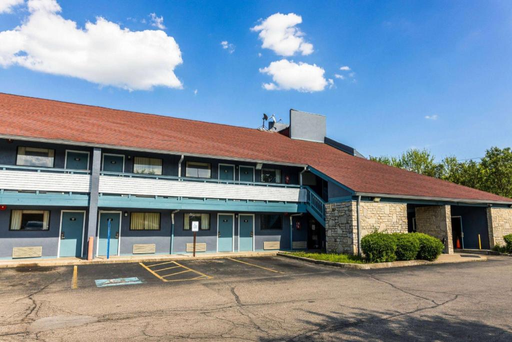 Super 8 by Wyndham Cincinnati OH - image 7