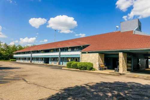 Super 8 by Wyndham Cincinnati OH - image 8