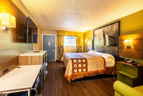 Super 8 by Wyndham Cincinnati OH - image 9