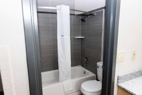 Days Inn by Wyndham Cincinnati East - image 12