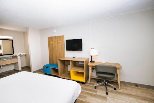Days Inn by Wyndham Cincinnati East - image 28